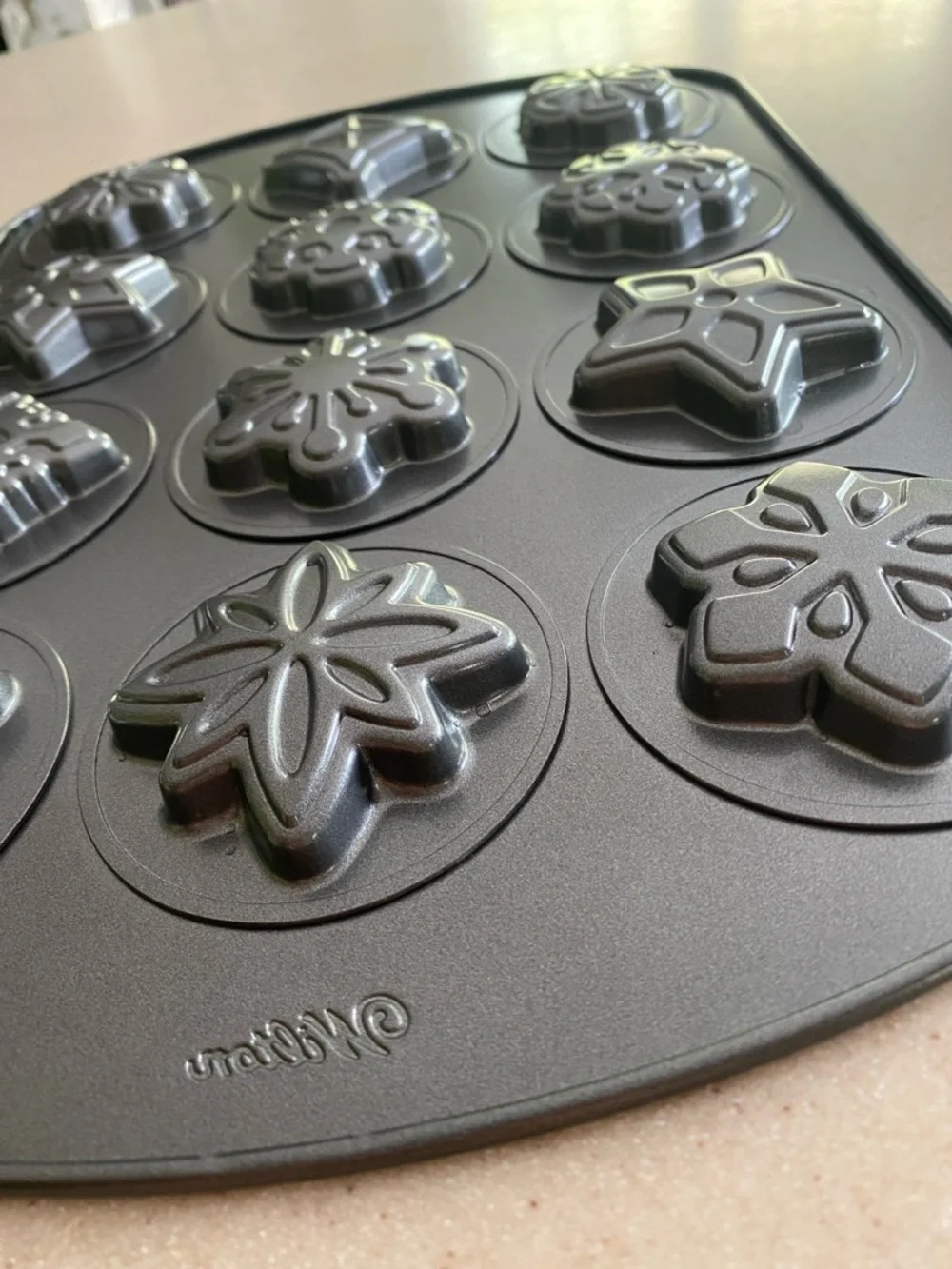 Wilton Gray Nonstick Decorative Holiday Cookie, candy or chocolate Mold Pan